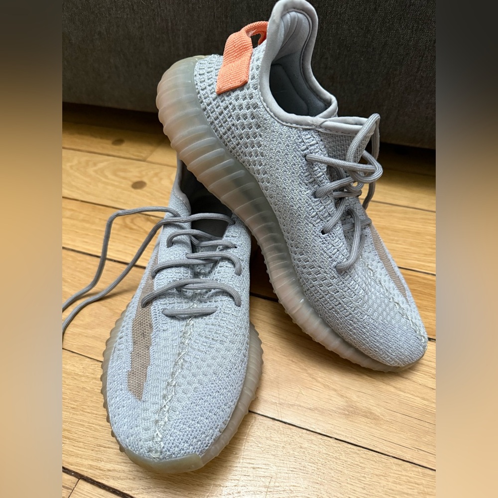 Sneakers men’s 8 / women's 9 1/2